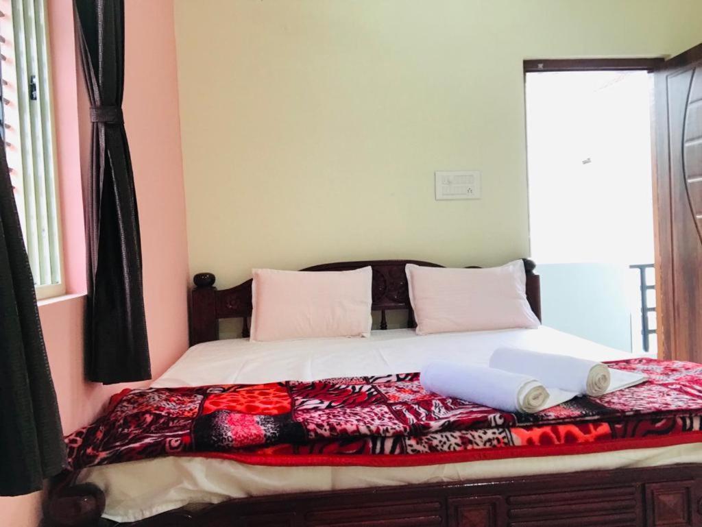 Veeru Homestay Хоспет Экстерьер фото