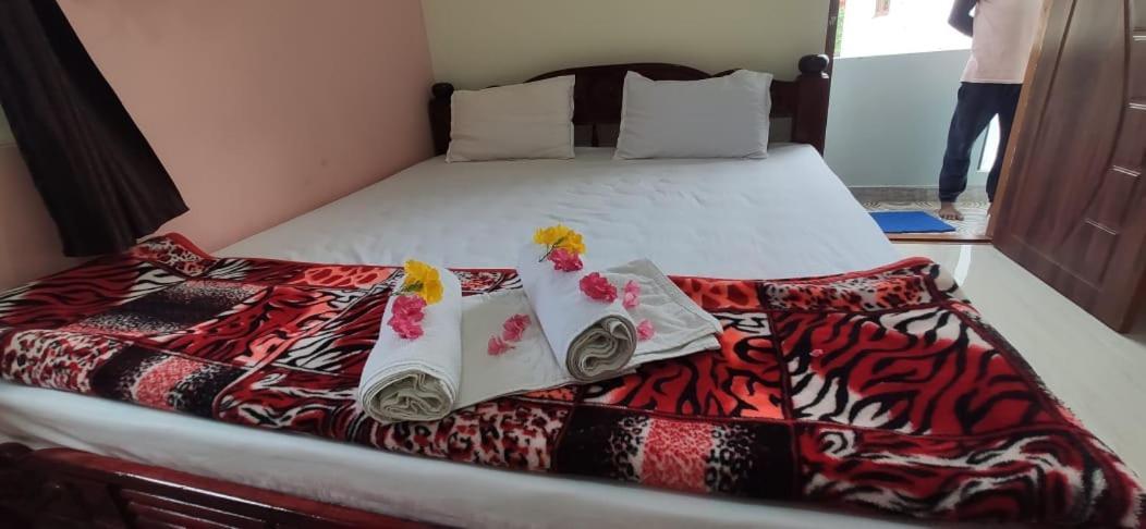 Veeru Homestay Хоспет Экстерьер фото